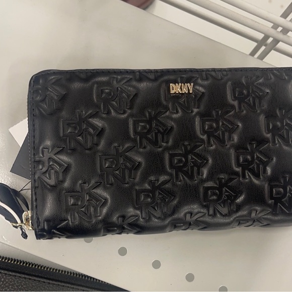NWT DKNY LOGO WALLET - Picture 10 of 12